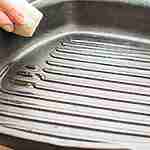 How To Clean A Cast Iron Grill Pan In 5 Easy Steps